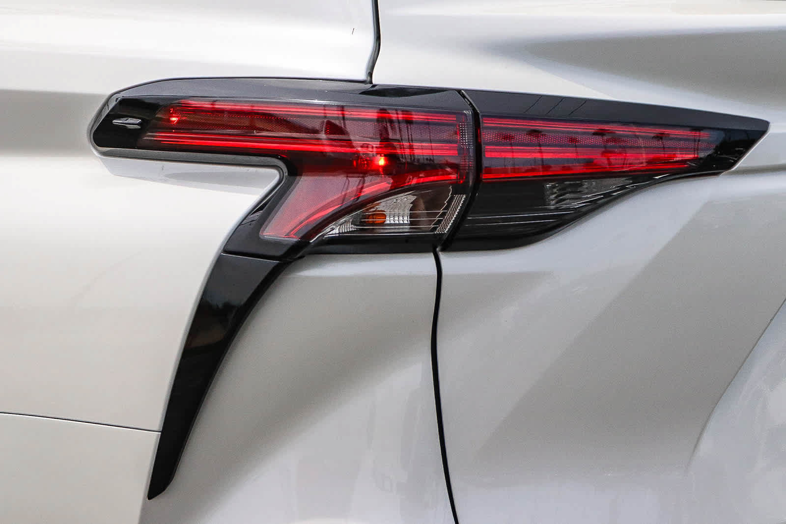 Used 2021 Toyota Sienna XLE w/ XLE Plus Package FWD image 11