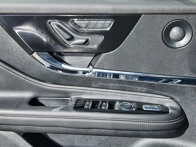 New 2025 Lincoln Corsair Reserve w/ Equipment Group 202A image 6