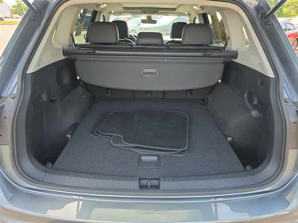 Used 2024 Volkswagen Tiguan SE w/ Panoramic Sunroof Package AWD/4WD image 27