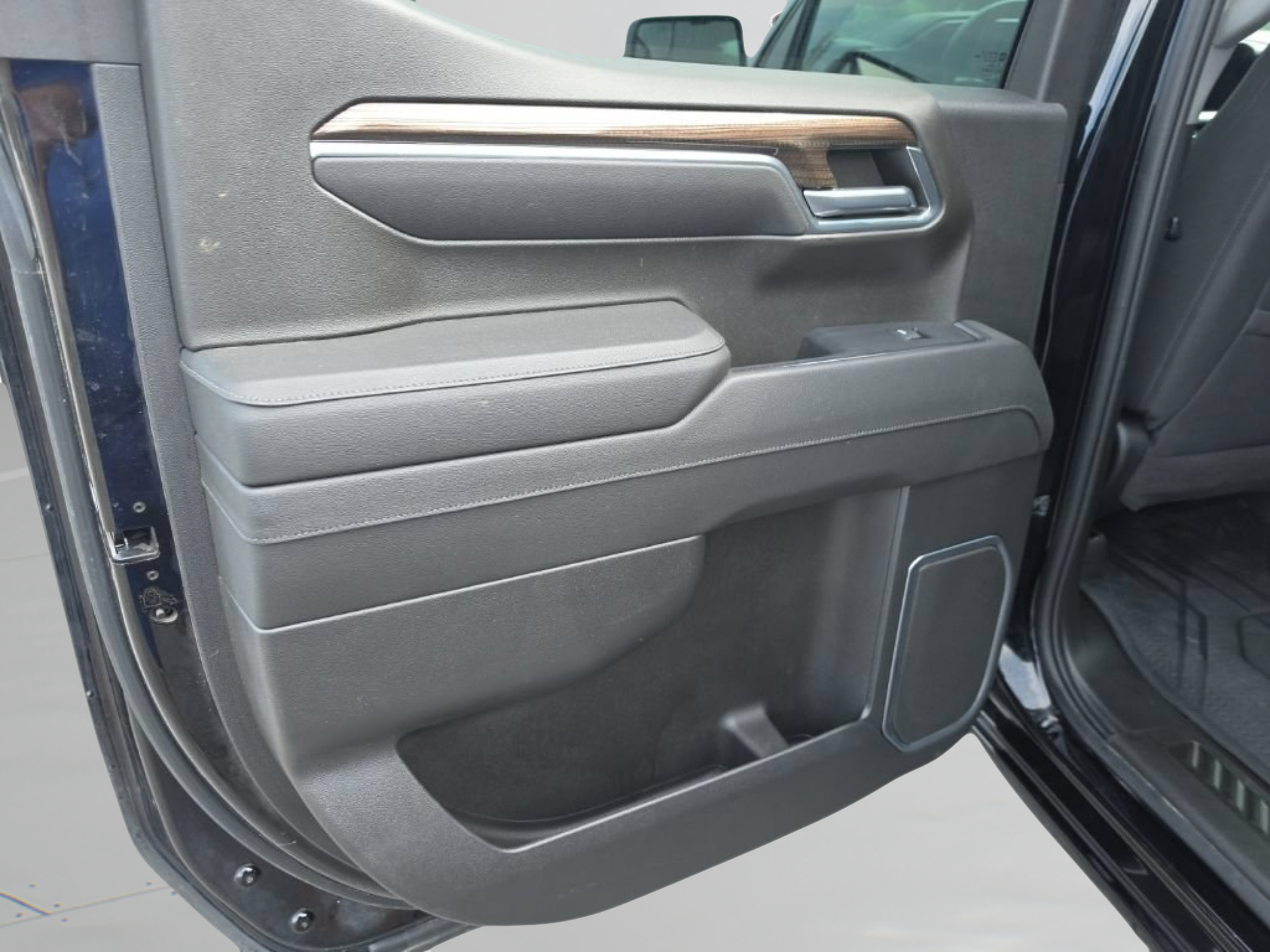 Used 2023 Chevrolet Silverado 1500 LT RWD image 21