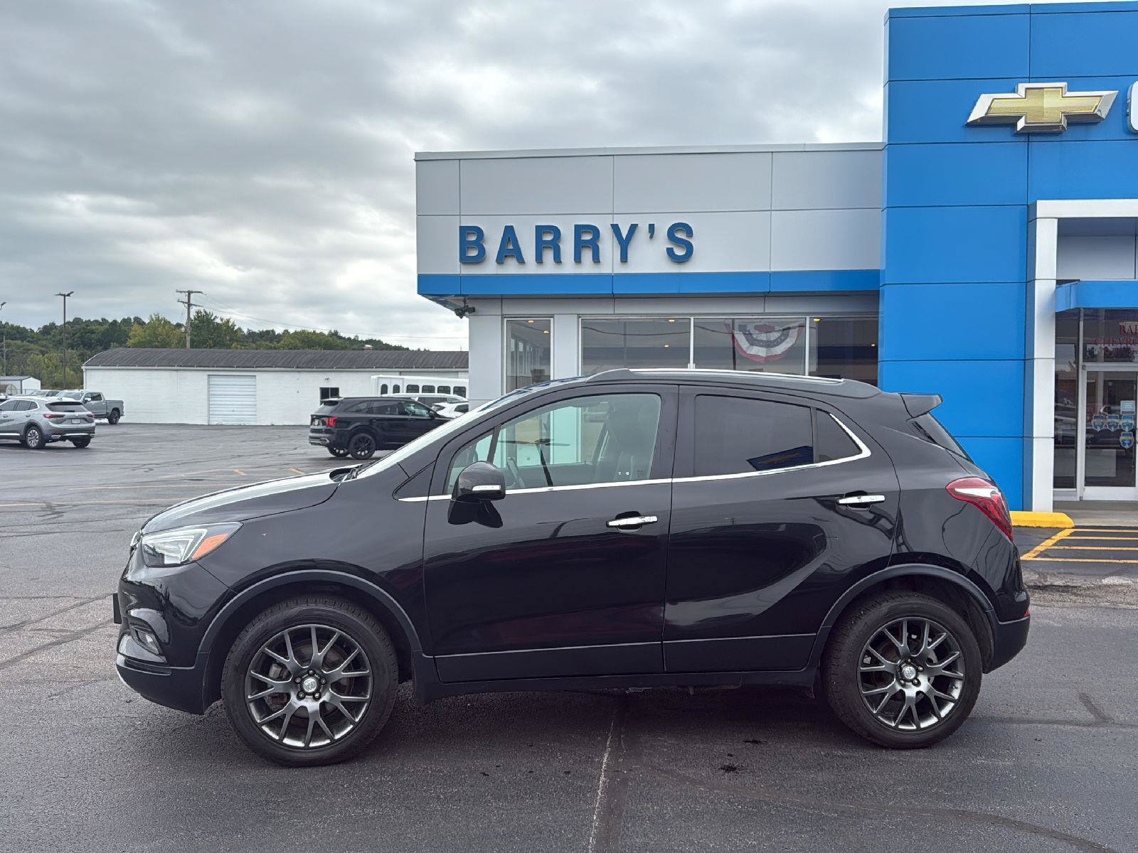 Used 2019 Buick Encore Sport Touring AWD/4WD image 2