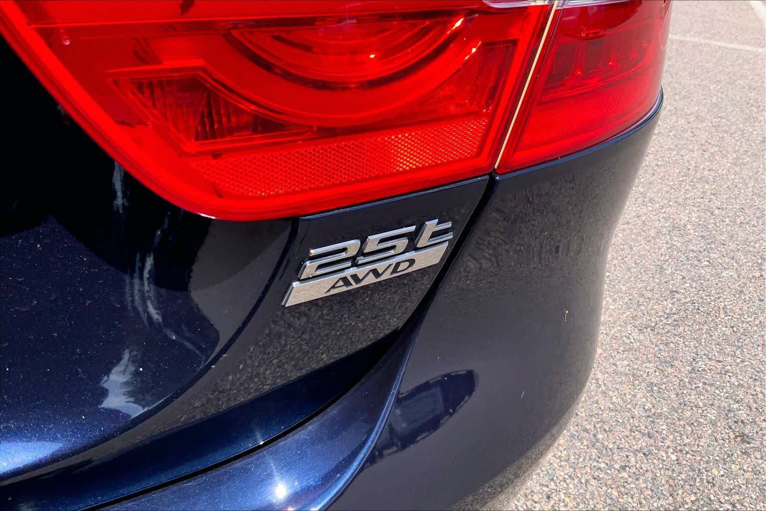 Used 2019 Jaguar XE Premium AWD/4WD image 29