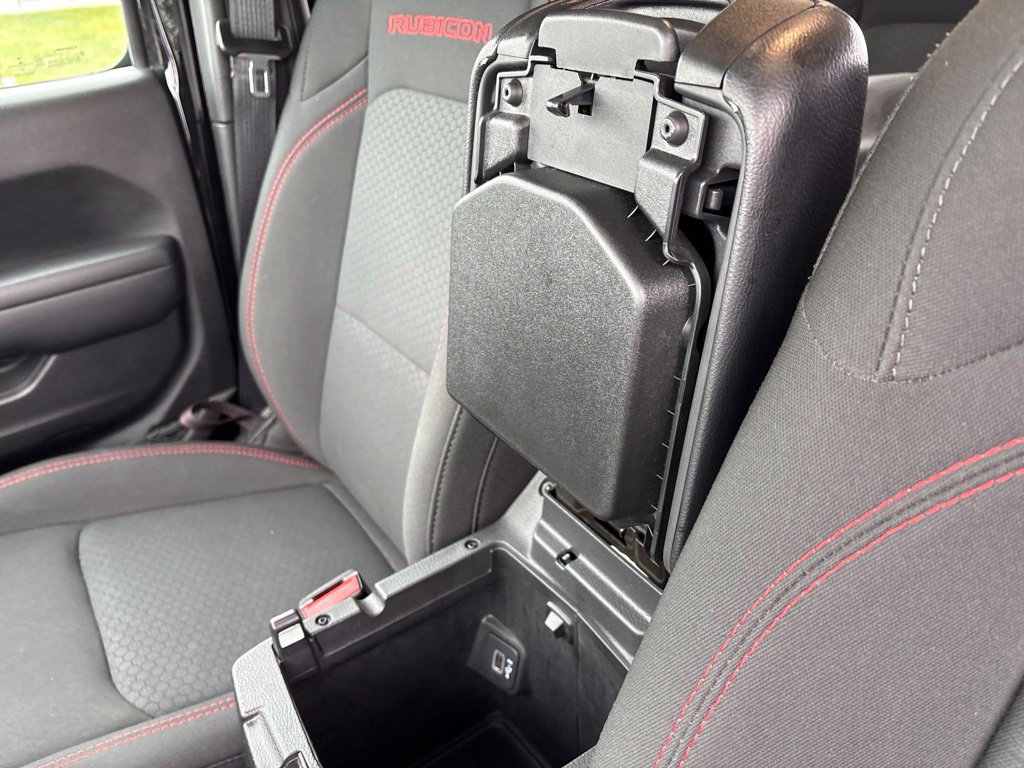 Used 2022 Jeep Wrangler Unlimited Rubicon w/ Dual Top Group AWD/4WD image 16