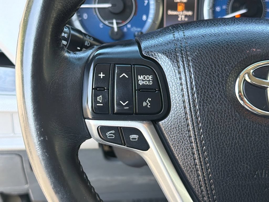 Used 2015 Toyota Sienna XLE Premium FWD image 25
