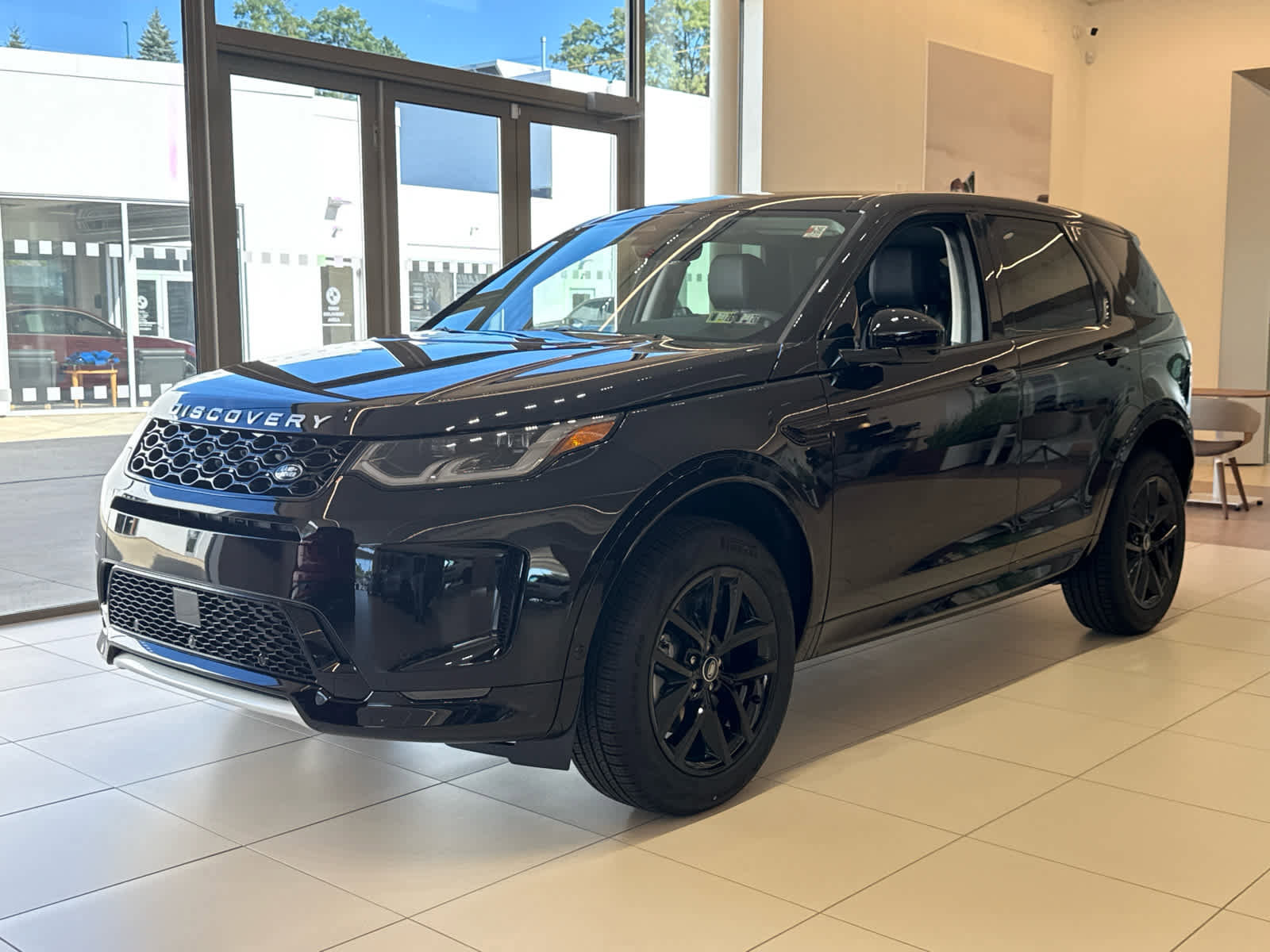 Used 2025 Land Rover Discovery Sport S image 1