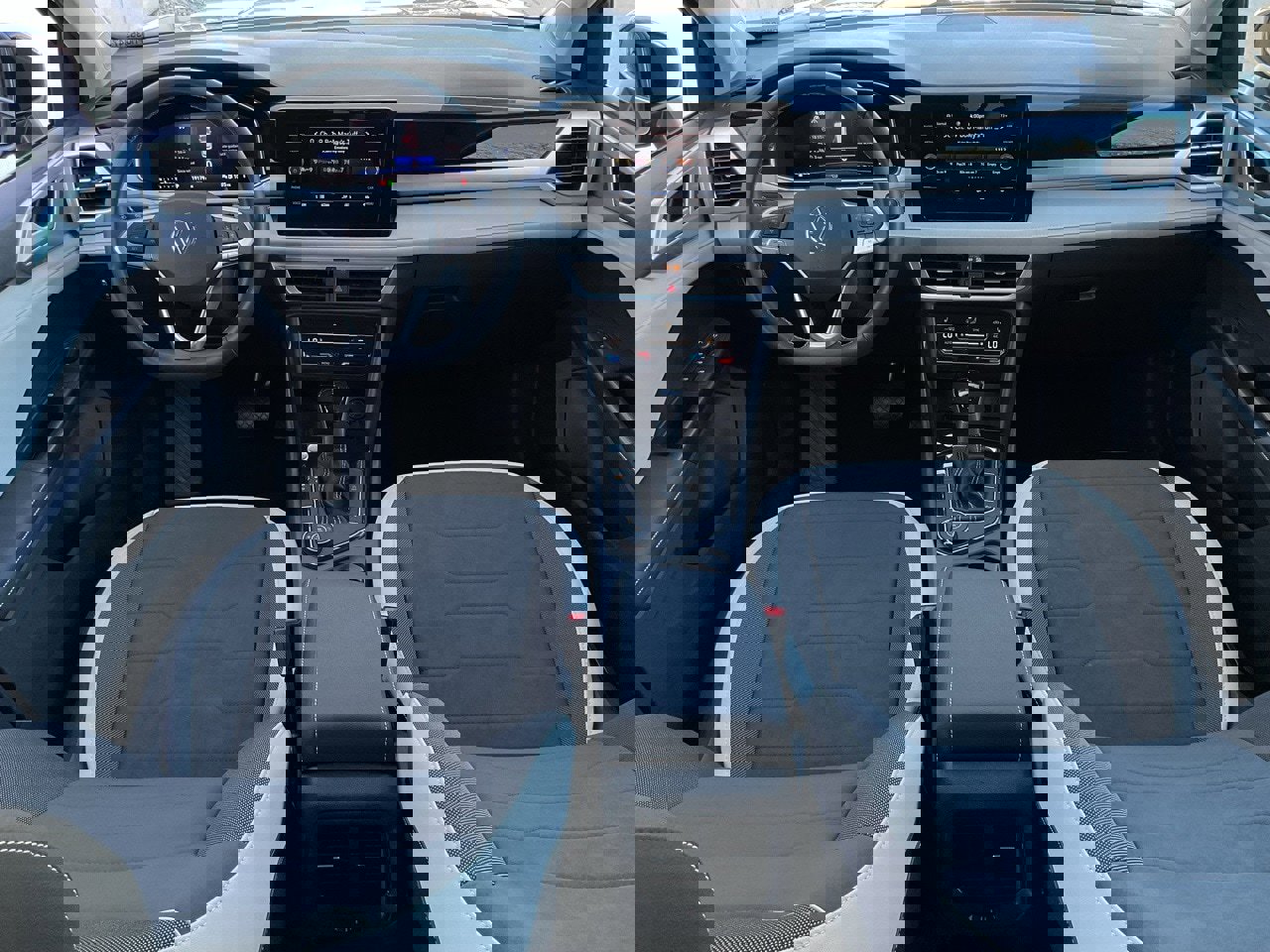 Used 2025 Volkswagen Taos SE image 21