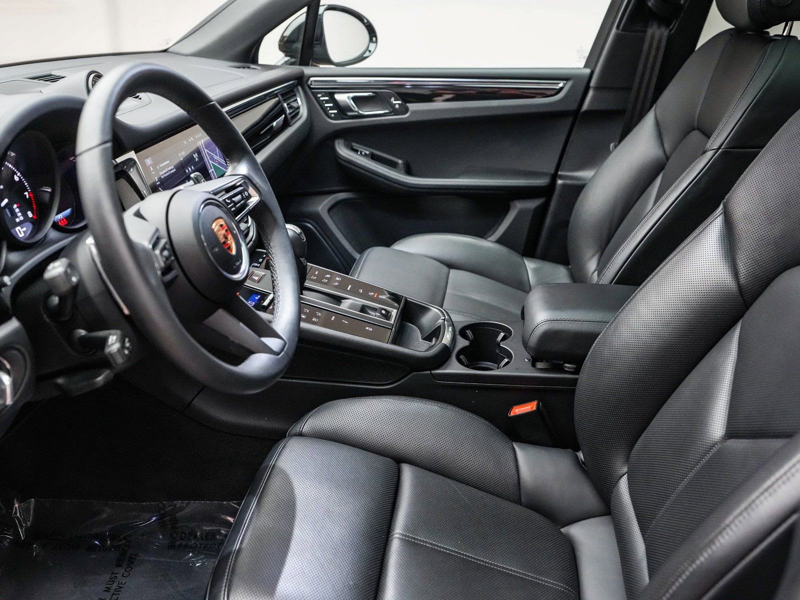 Certified 2025 Porsche Macan image 22