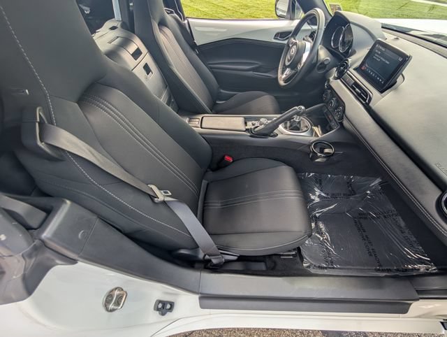 Used 2021 MAZDA MX-5 Miata Club RWD image 4