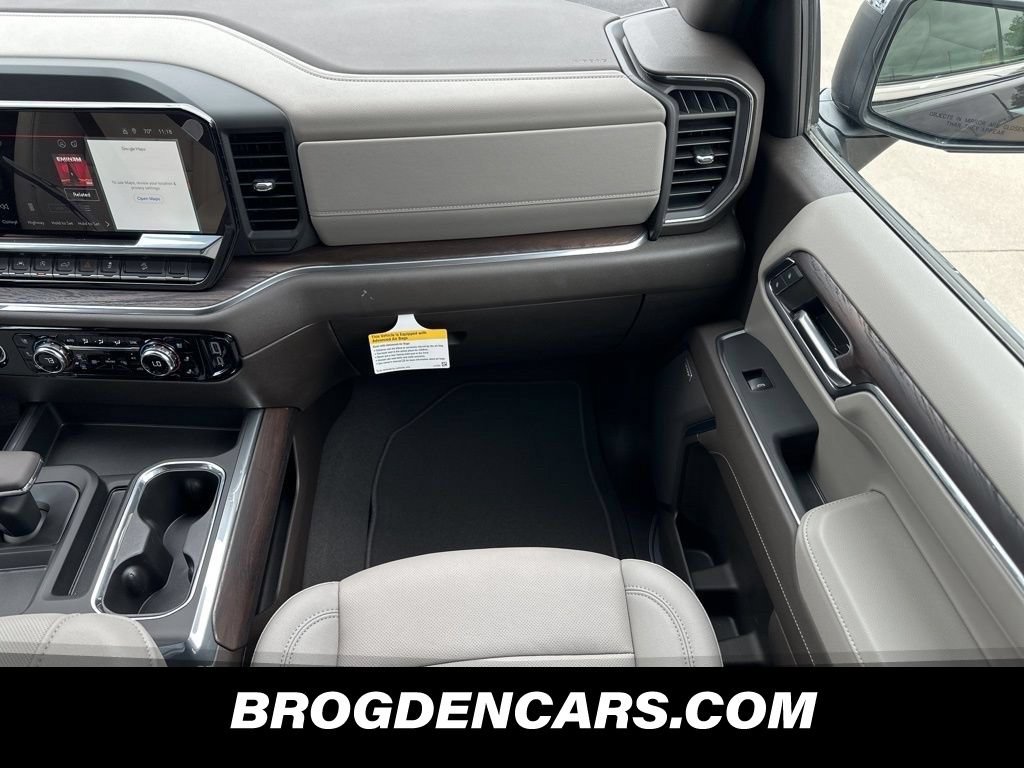 Used 2024 GMC Sierra 1500 SLT w/ SLT Premium Package AWD/4WD image 4