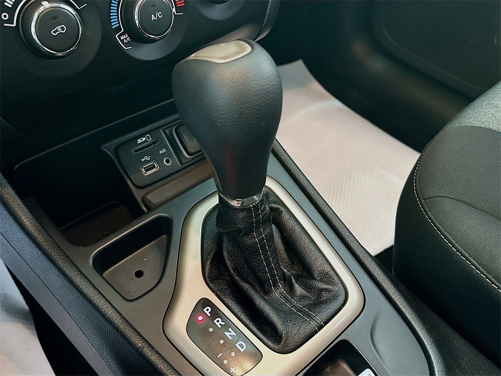 Used 2014 Jeep Cherokee Sport image 16