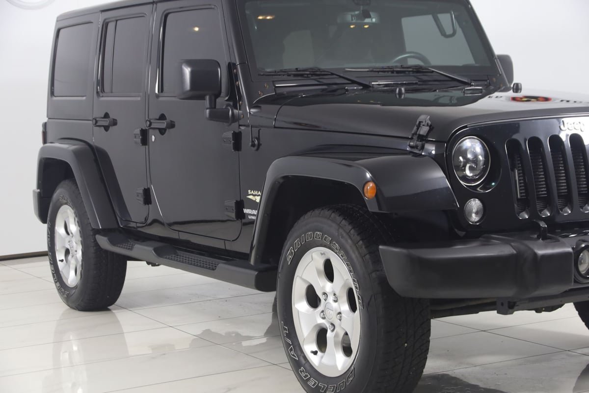 Used 2015 Jeep Wrangler Unlimited Sahara w/ Connectivity Group AWD/4WD image 32