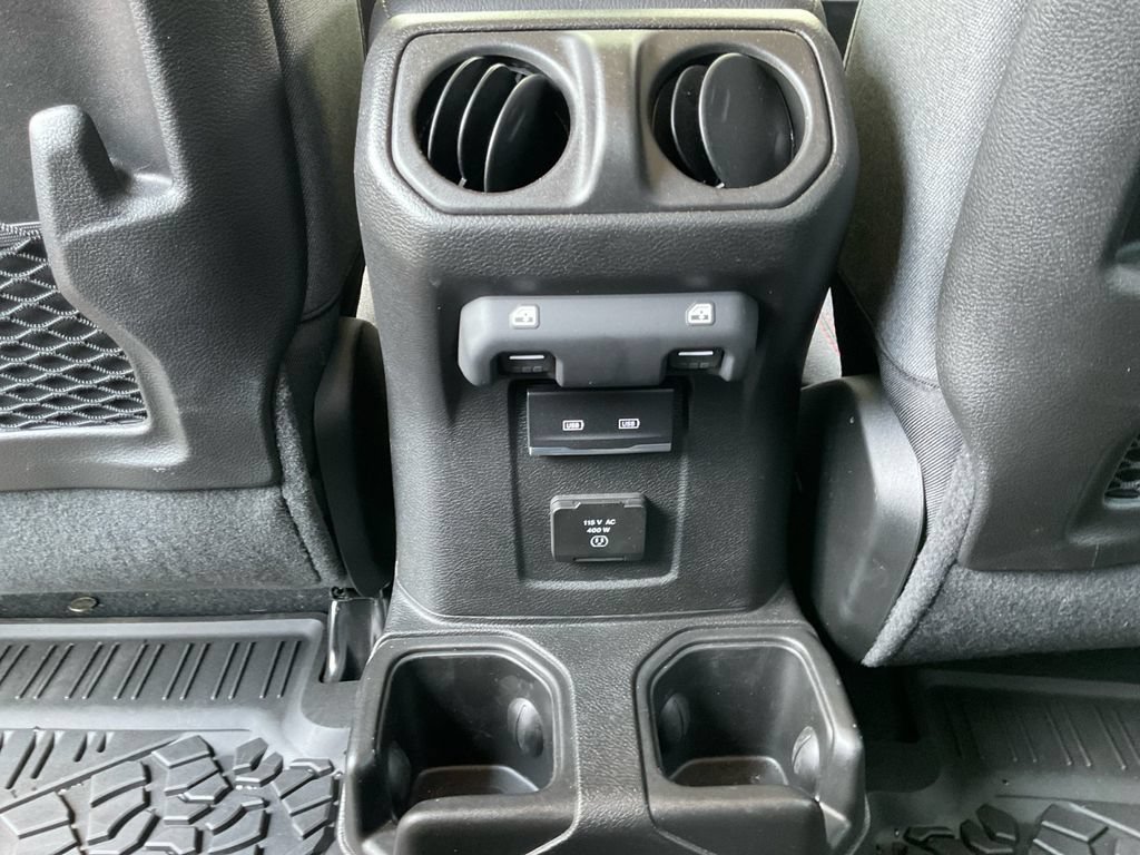 Used 2024 Jeep Gladiator Rubicon w/ Technology Group AWD/4WD image 23