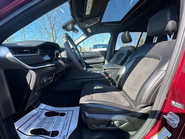 Used 2025 Jeep Grand Cherokee Altitude image 26