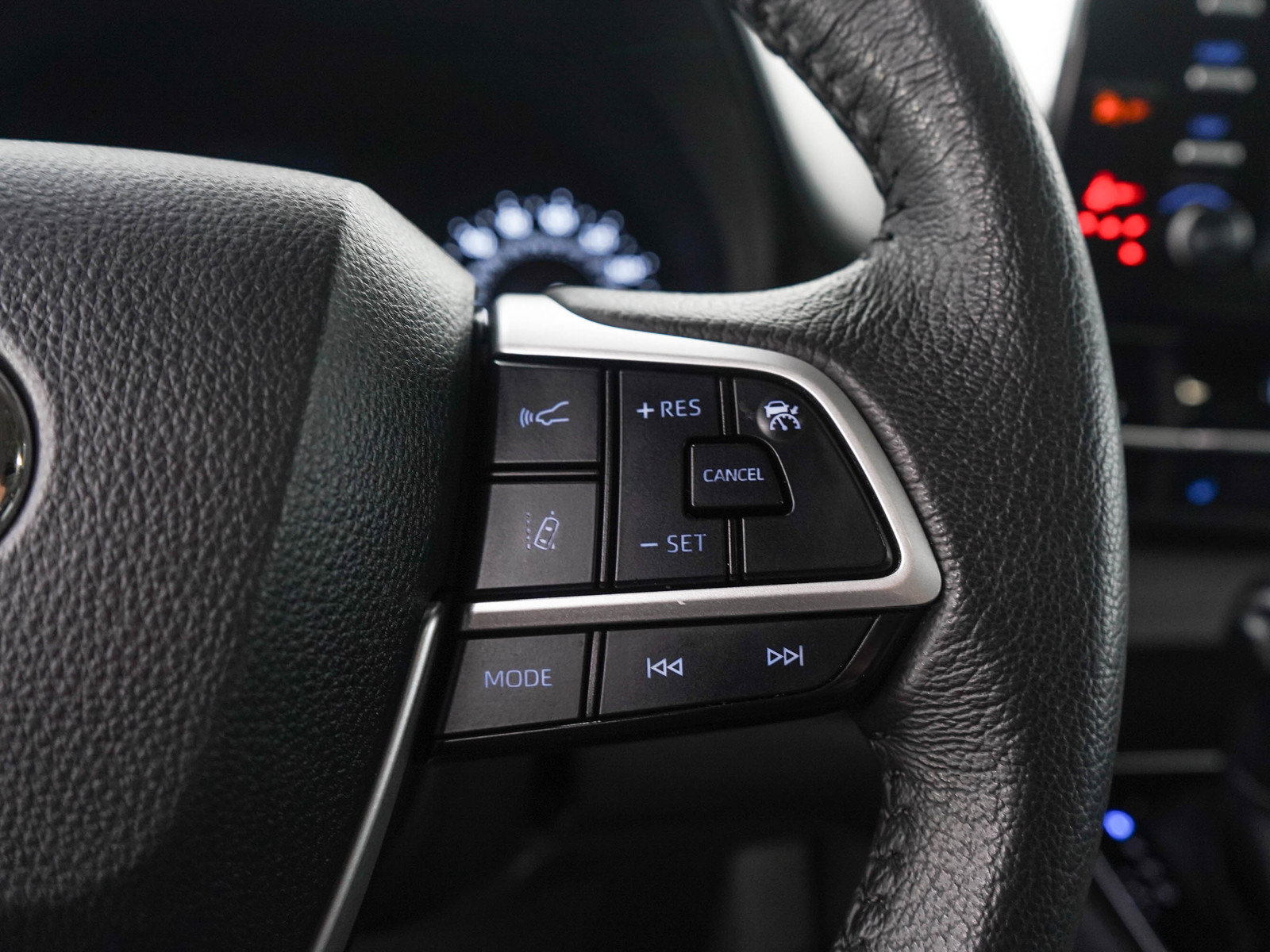 Used 2024 Toyota Sienna XLE FWD image 27