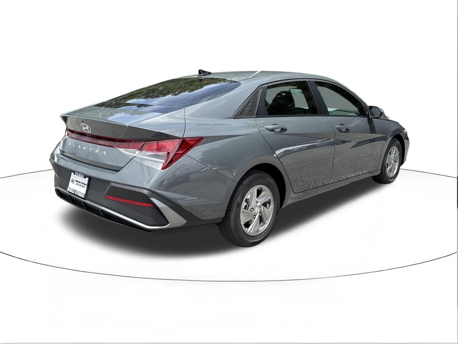 New 2026 Hyundai Elantra SE FWD image 3
