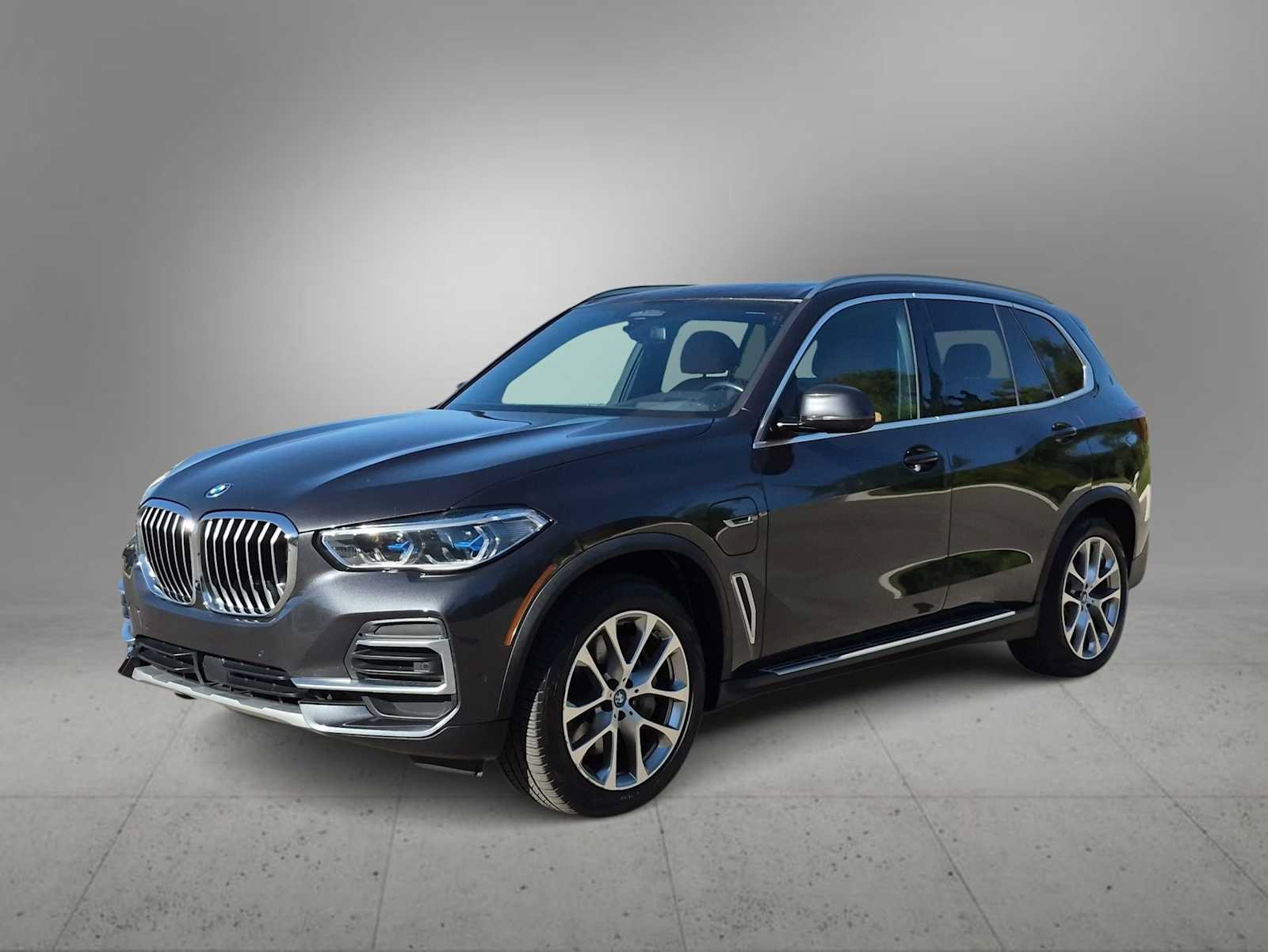 Used 2022 BMW X5 xDrive45e w/ Executive Package AWD/4WD image 4