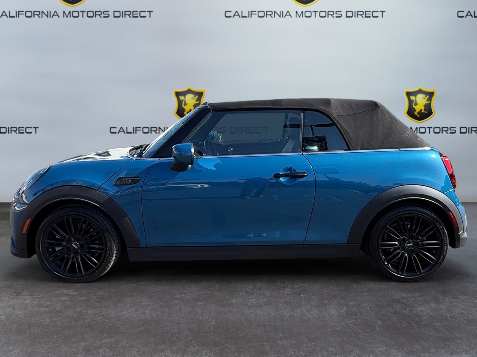 Used 2023 MINI Cooper S w/ Signature Upholstery Package FWD image 2