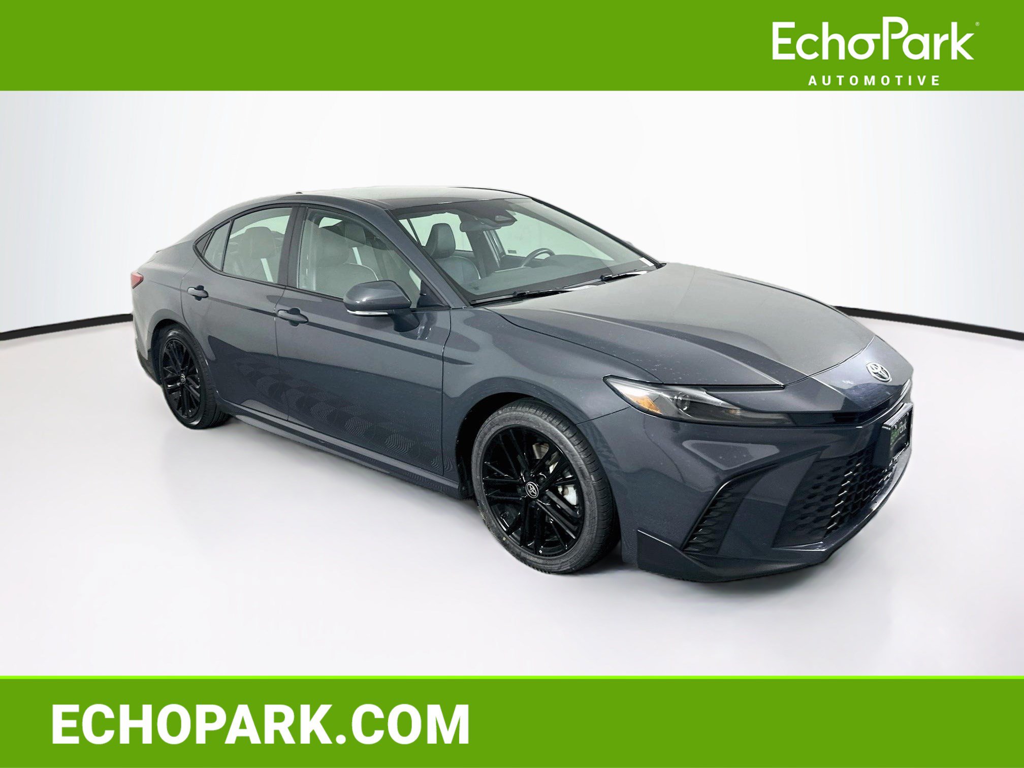 Used 2025 Toyota Camry SE FWD image 1