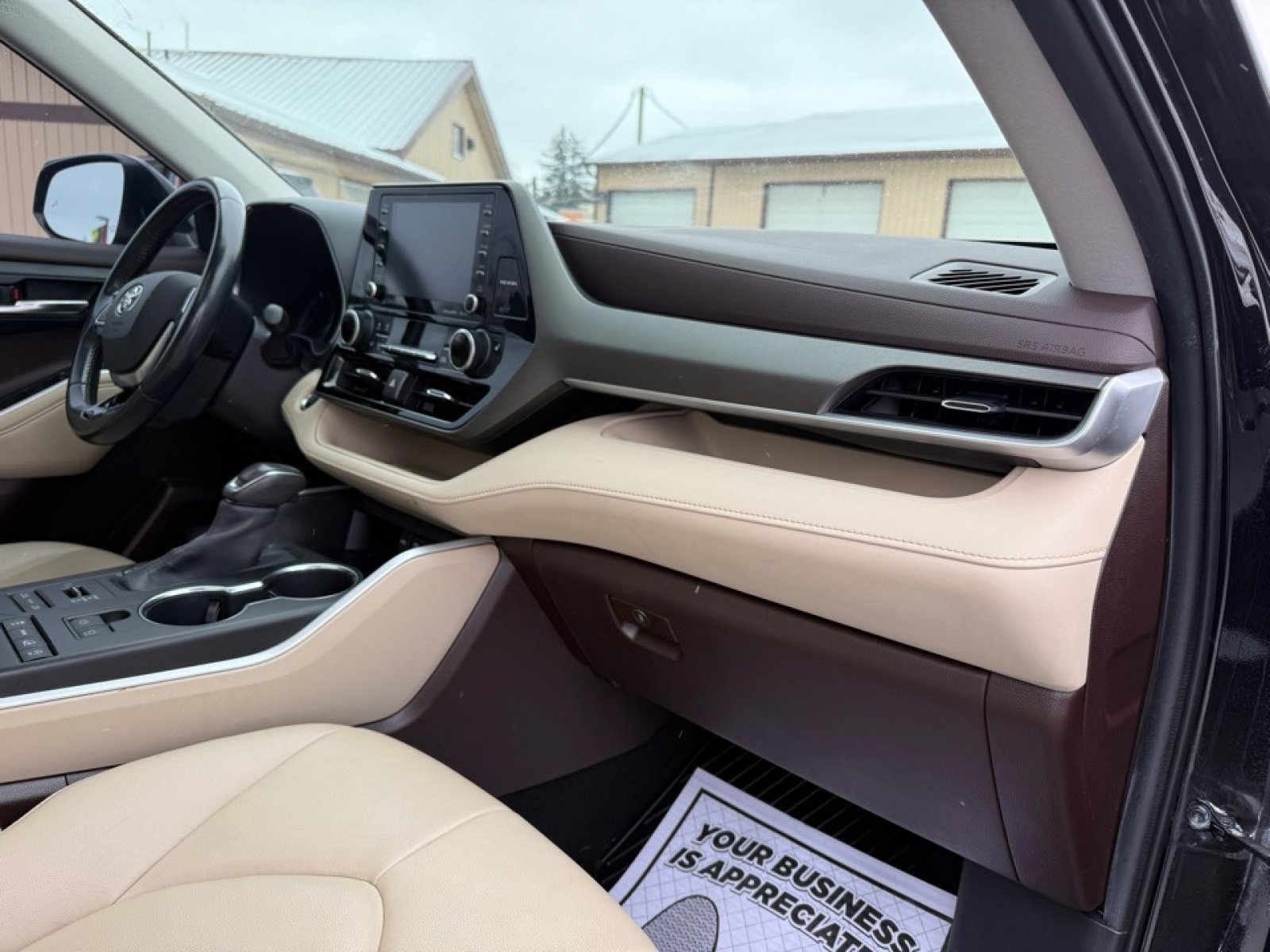 Used 2020 Toyota Highlander XLE image 12