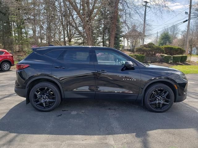 Used 2024 Chevrolet Blazer LT image 2