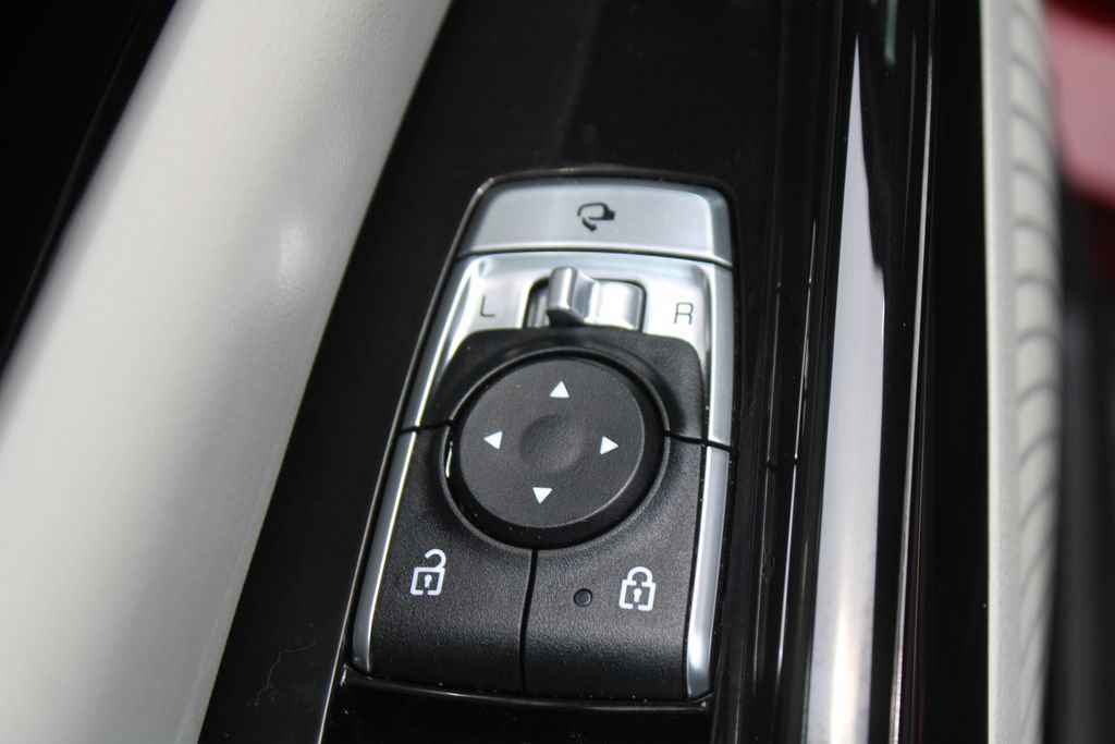 Used 2023 Kia Carnival SX Prestige FWD image 27