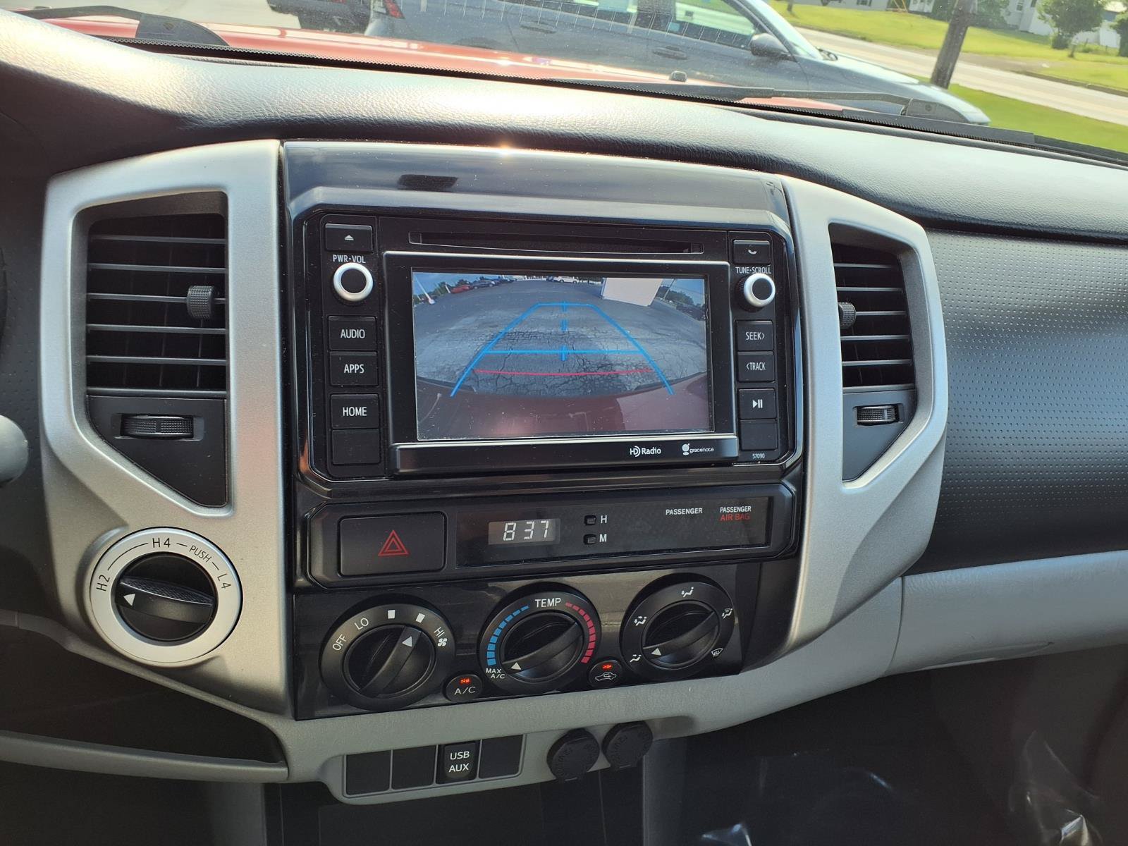 Used 2014 Toyota Tacoma 4x4 Double Cab w/ SR5 Package image 17