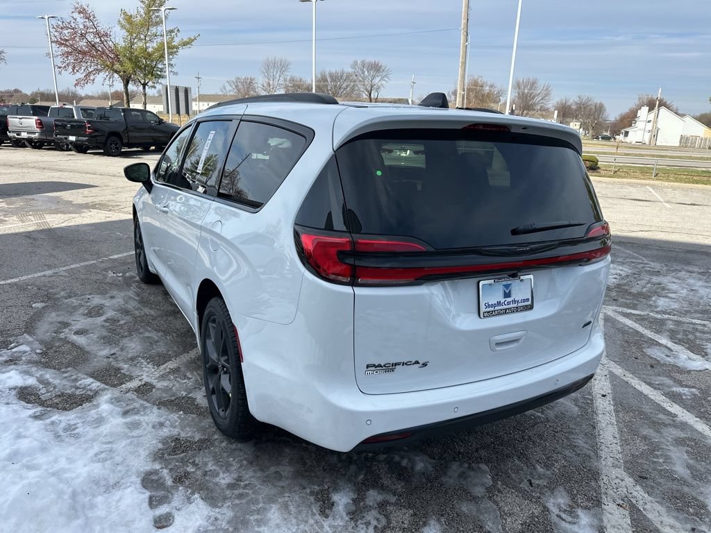 New 2026 Chrysler Pacifica Select AWD/4WD image 26