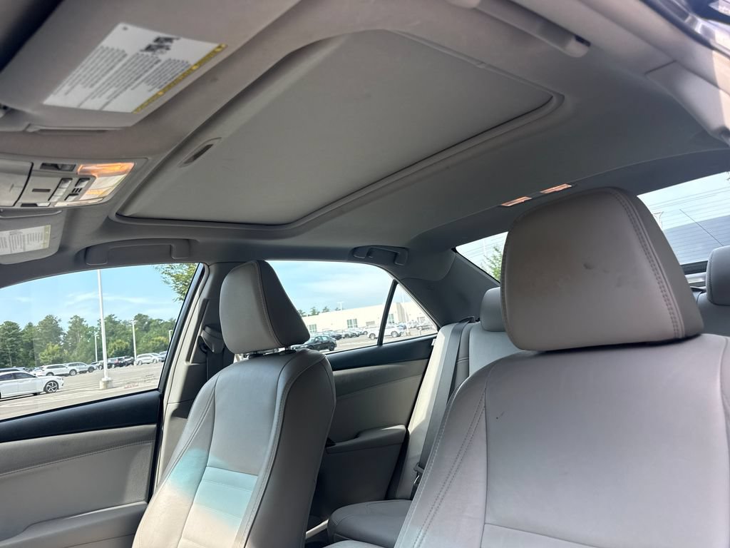 Used 2017 Toyota Camry XLE w/ Moonroof Package FWD image 30
