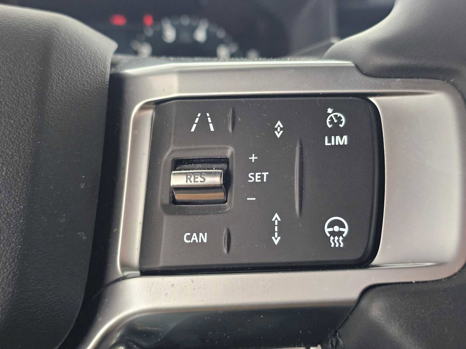 Used 2025 Land Rover Discovery Dynamic SE image 30