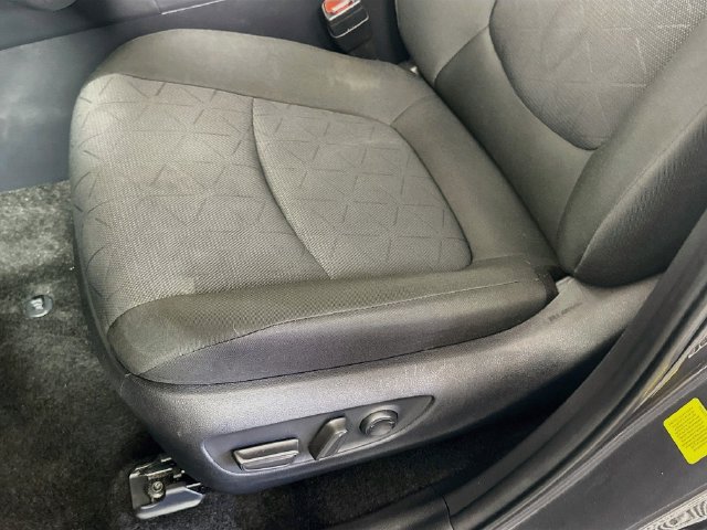 Used 2025 Toyota RAV4 XLE FWD image 21