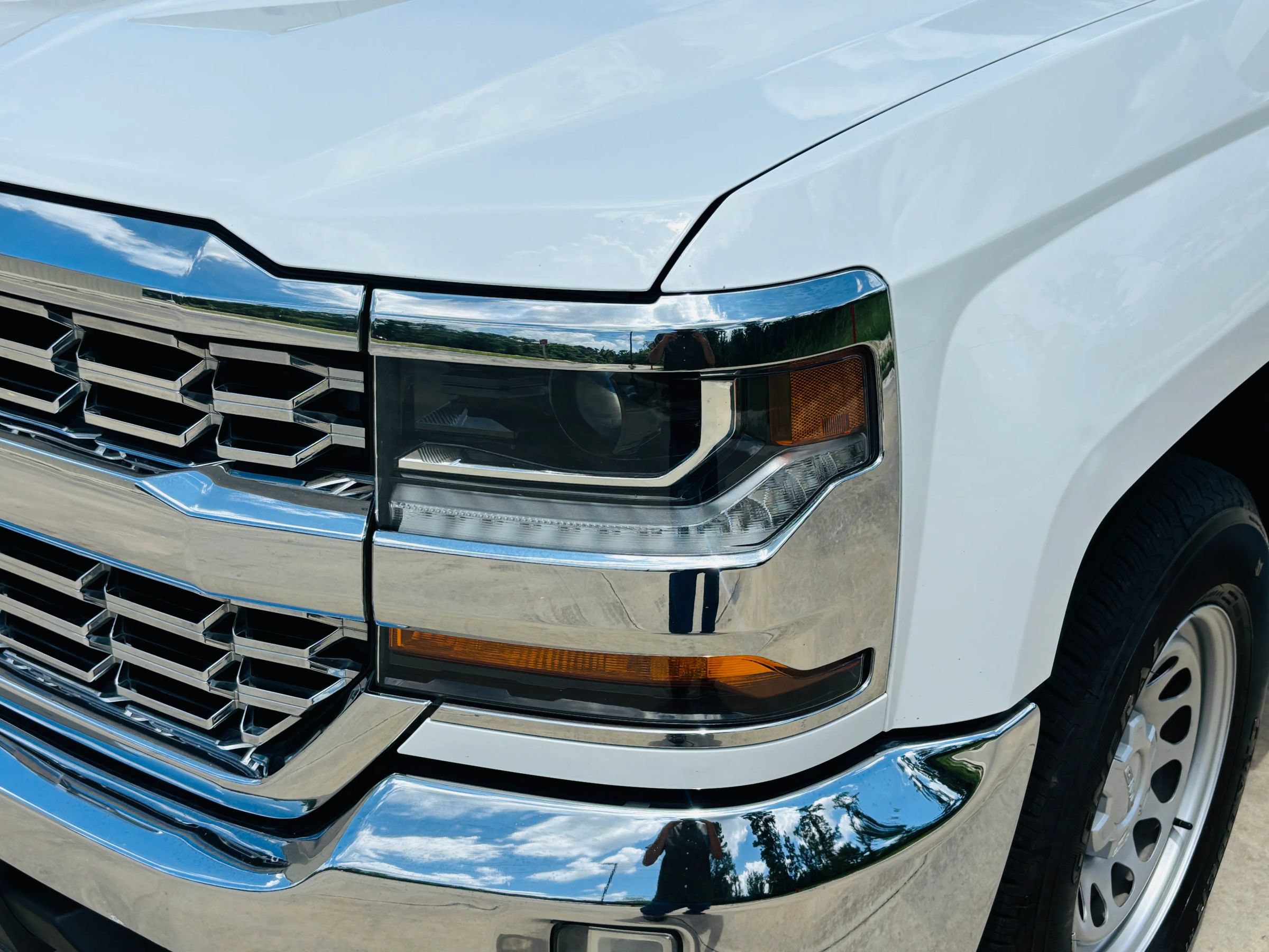 Used 2018 Chevrolet Silverado 1500 LT w/ LT Eassist Package RWD image 19