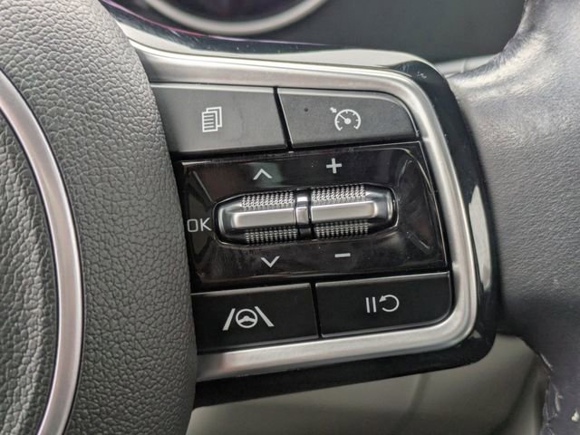 Used 2023 Kia Carnival LX image 27