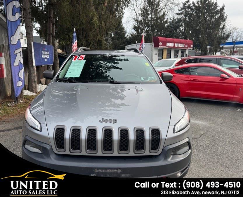 Used 2015 Jeep Cherokee Trailhawk w/ Comfort/Convenience Group AWD/4WD image 2