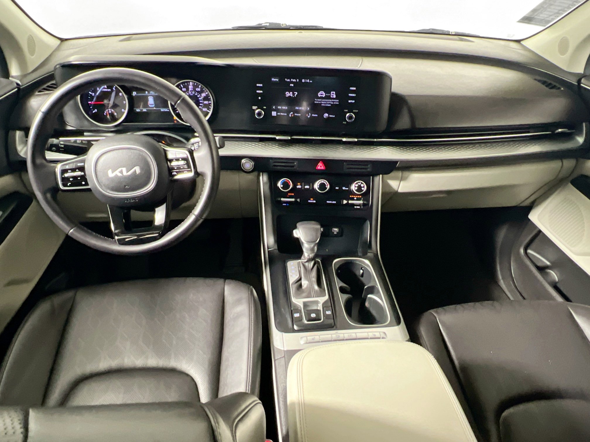 Used 2023 Kia Carnival LX image 30