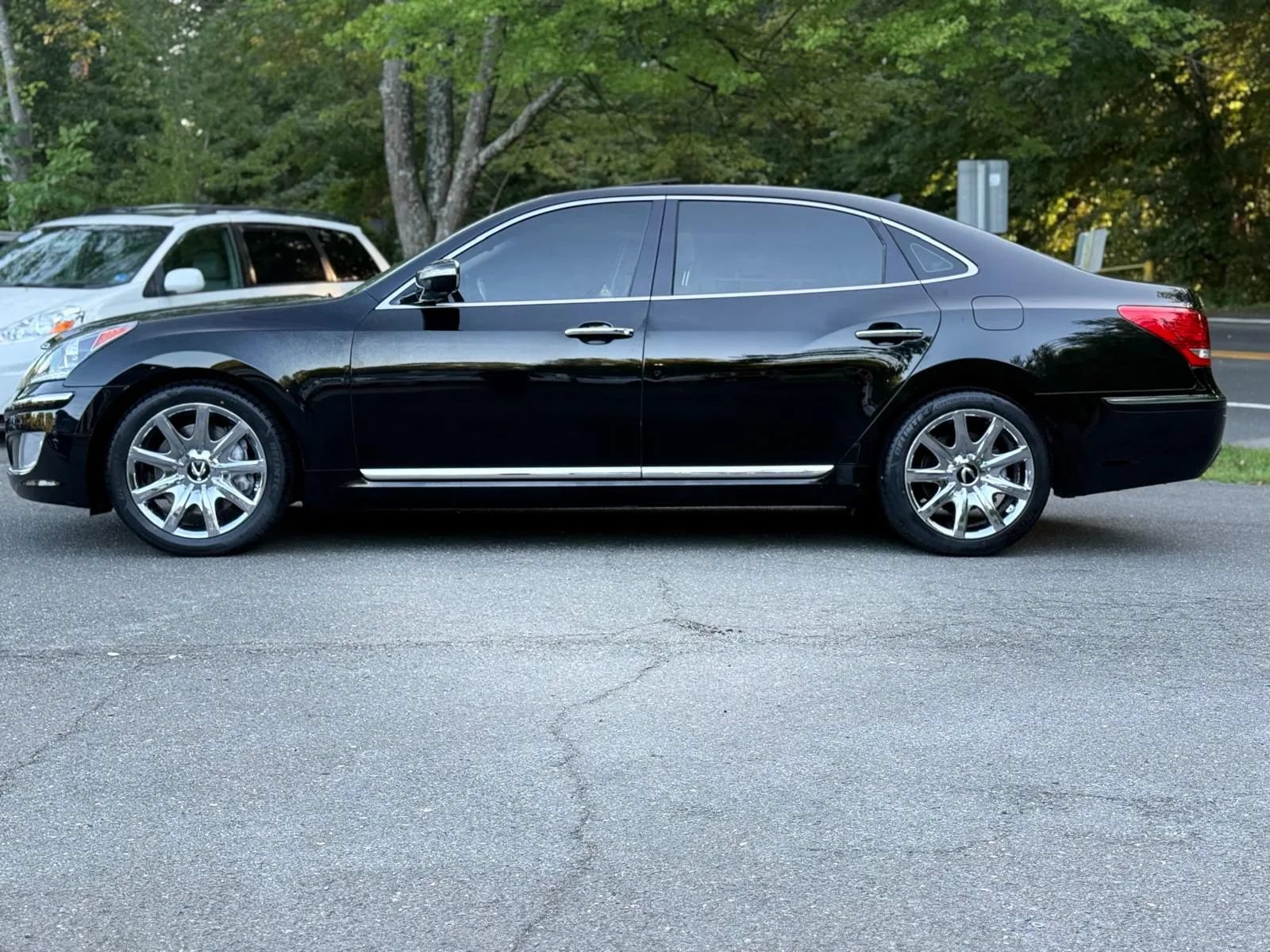Used 2012 Hyundai Equus Signature RWD image 4