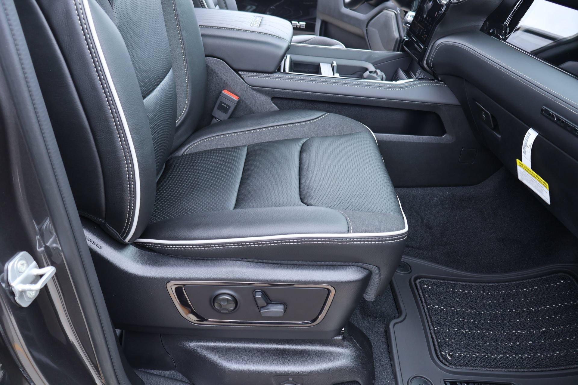 New 2026 RAM 1500 Limited AWD/4WD image 14