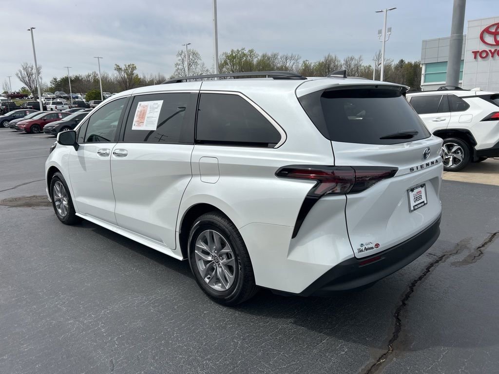 Used 2025 Toyota Sienna XLE image 16