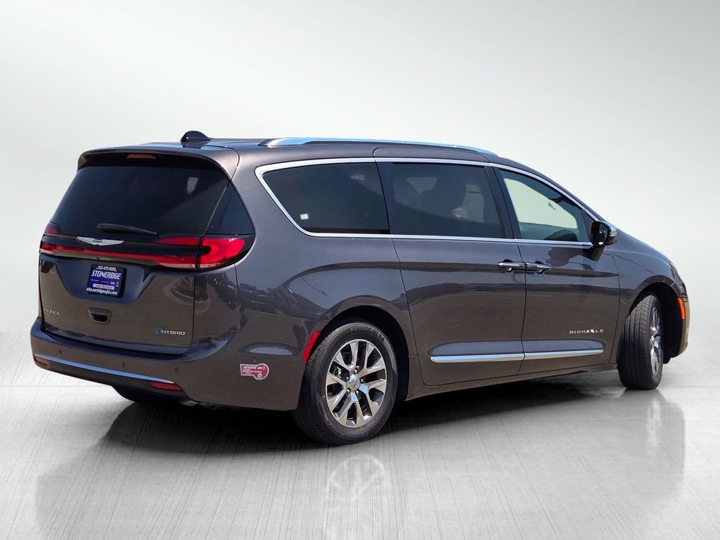 Used 2023 Chrysler Pacifica Pinnacle FWD image 4