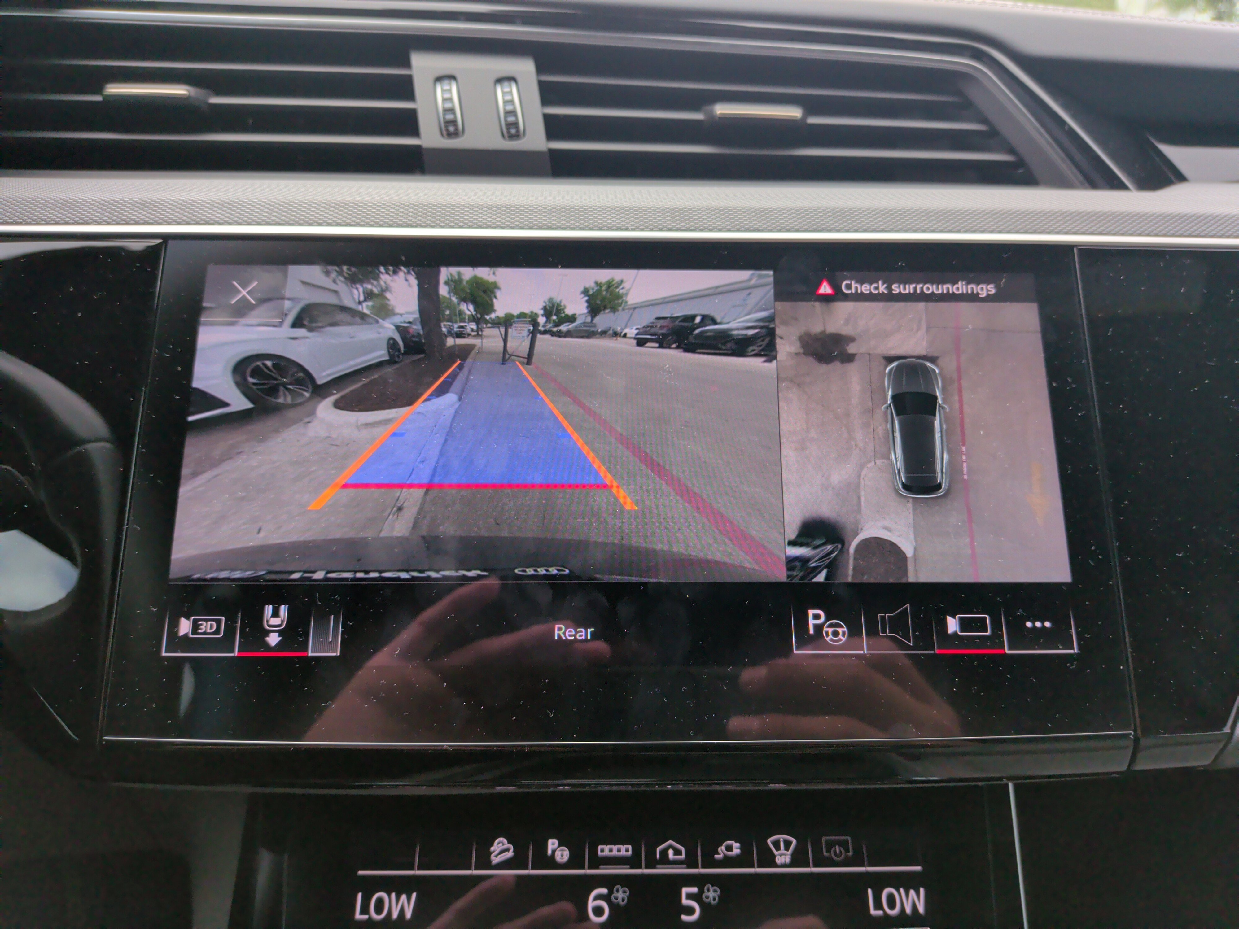 Used 2024 Audi Q8 e-tron Prestige w/ Prestige Package image 25