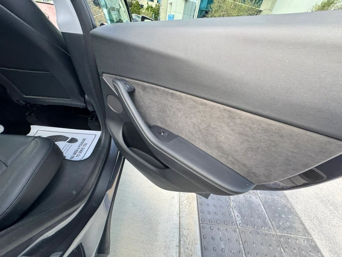 Used 2022 Tesla Model Y Long Range AWD/4WD image 26