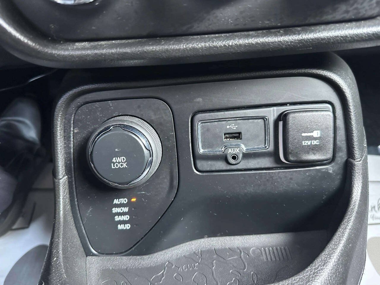 Used 2016 Jeep Renegade Latitude AWD/4WD image 33