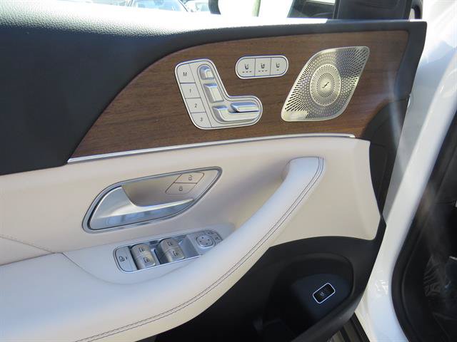 Used 2025 Mercedes-Benz GLS 450 4MATIC image 9