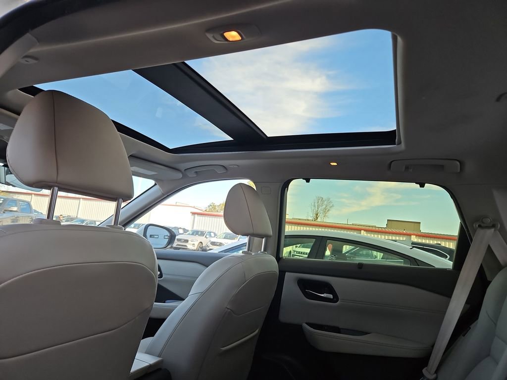 Used 2023 Nissan Rogue SL w/ SL Premium Package image 24