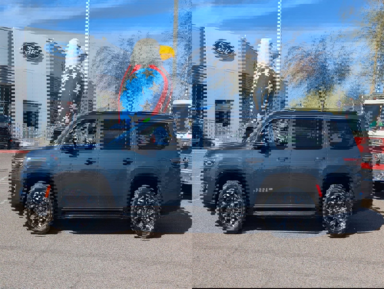 Used 2023 Jeep Wagoneer Series III w/ Preferred Equipment Group image 3