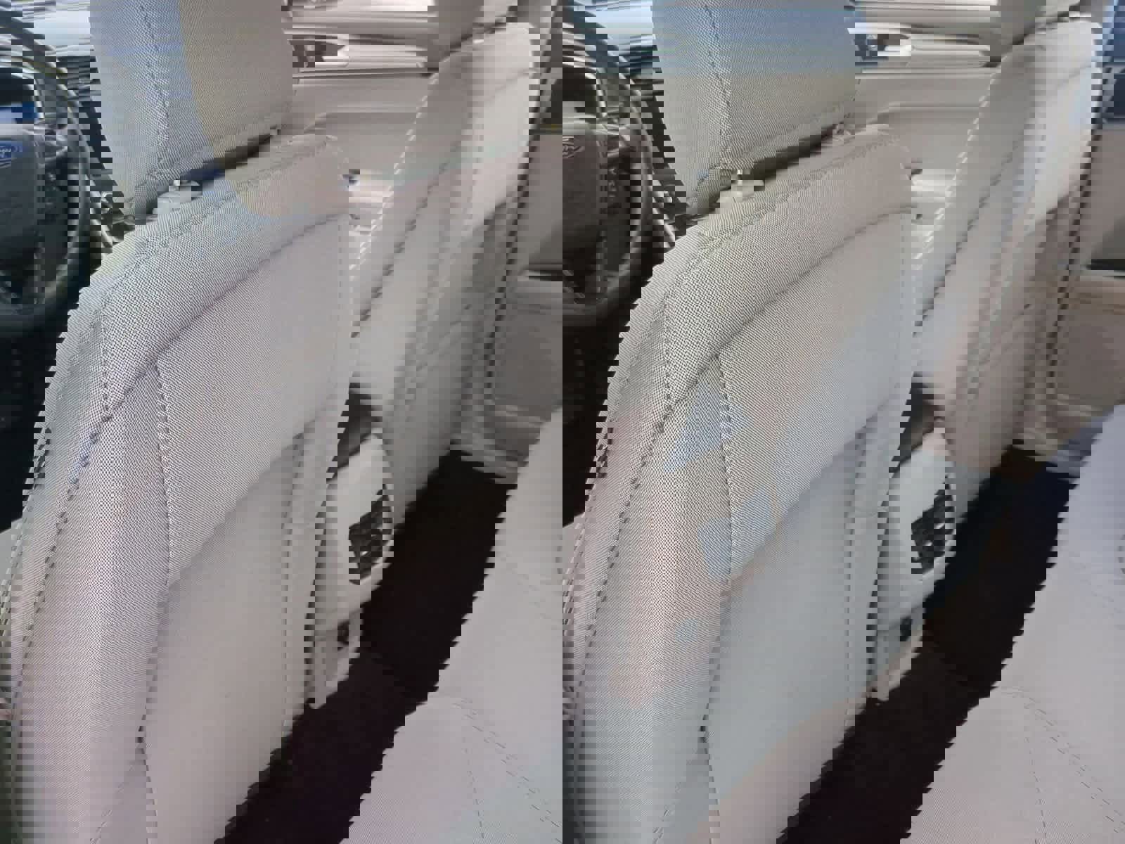 Used 2020 Ford Fusion SE image 18