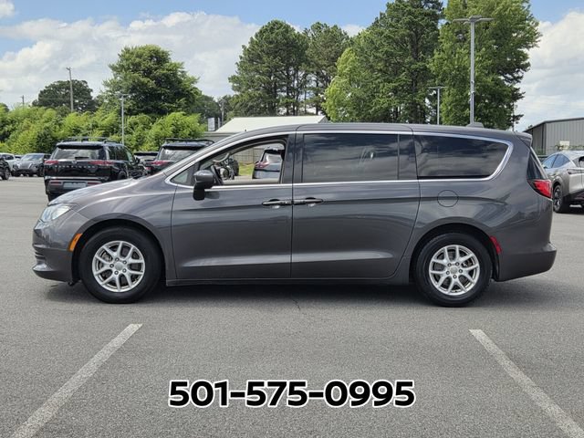 Used 2017 Chrysler Pacifica Touring FWD image 2