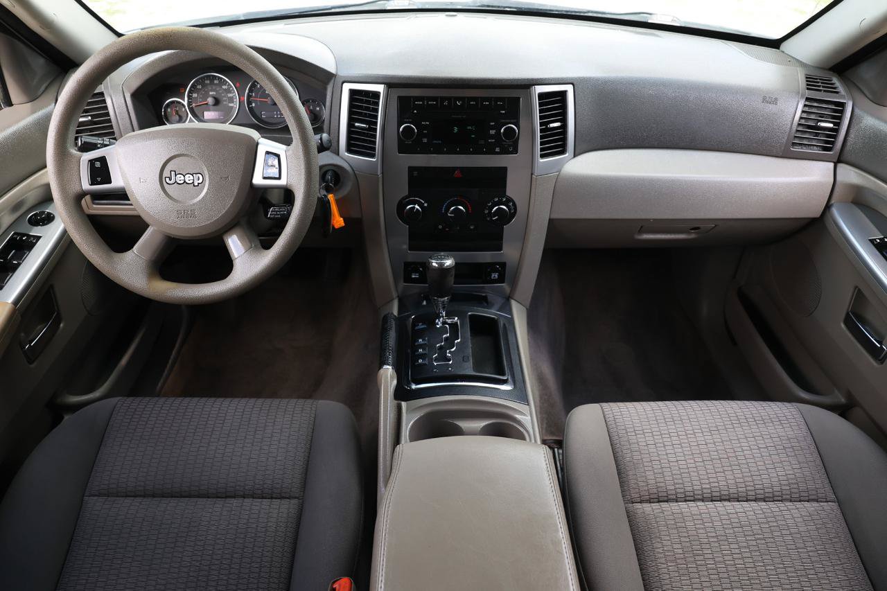 Used 2009 Jeep Grand Cherokee Laredo RWD image 2