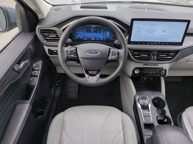 Used 2025 Ford Escape SE w/ PHEV Premium Package image 17