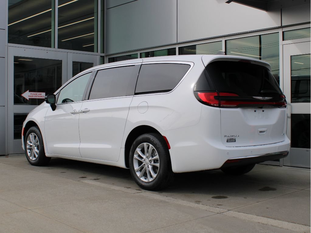 New 2026 Chrysler Pacifica Select AWD/4WD image 6