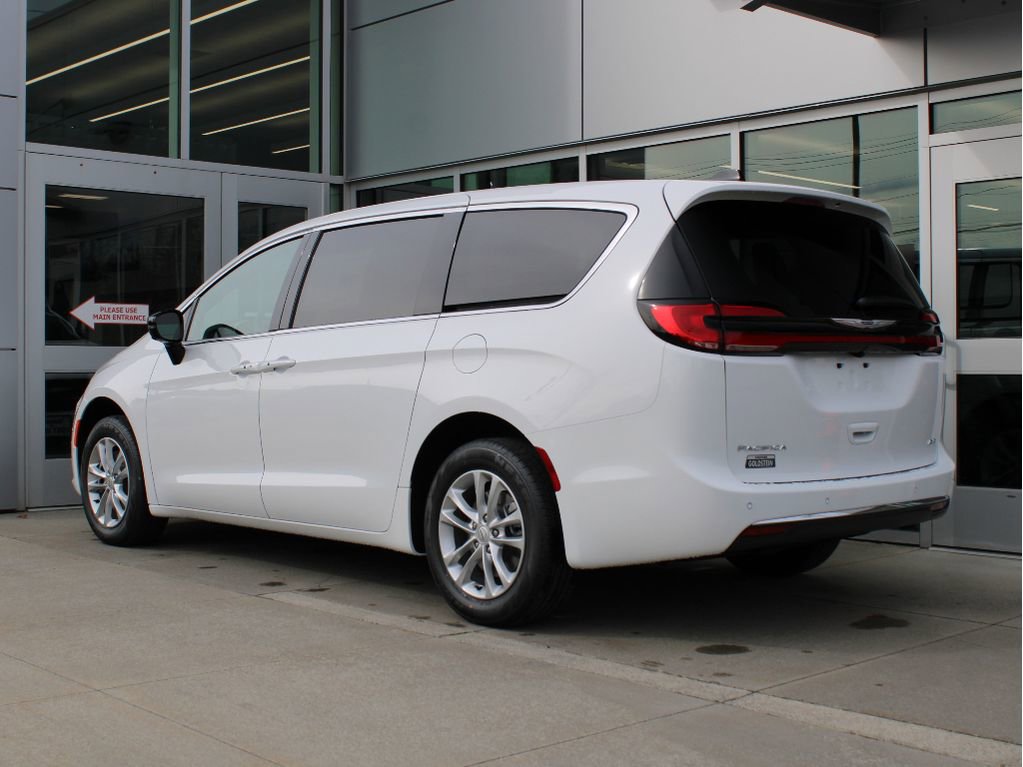 New 2026 Chrysler Pacifica Select image 6